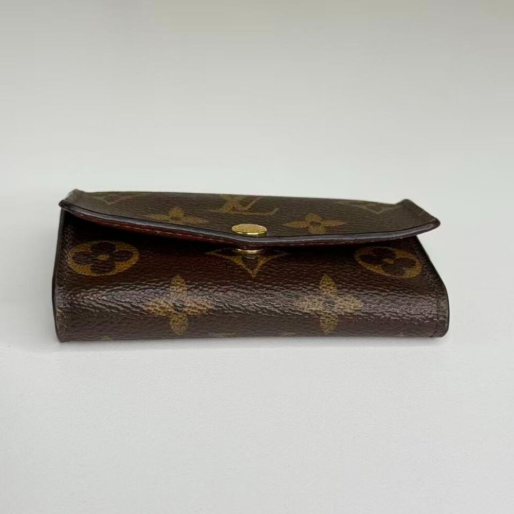 Louis Vuitton Monogram Canvas Keychain with Classic Gold Hardware - Picture 5 of 8